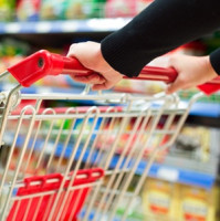 Díky akčním letákům ušetří Češi stovky až tisíce korun měsíčně za nákupy